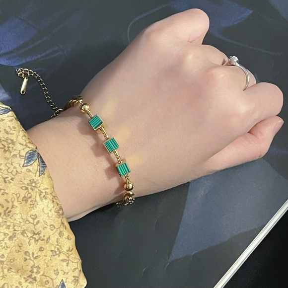 ✨Gorgeous 18K Gold Plated Bracelet with cubes ✨ - Picture 2 of 2